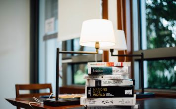 Oświetlenie dla moli książkowych – lampki do czytania