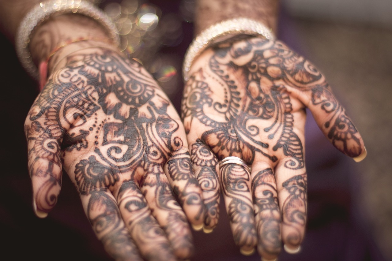 Tatuaże z henny – jak wykonać je samodzielnie?