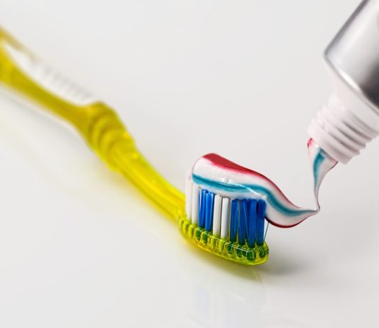 Czy pasty wybielające niszczą zęby?