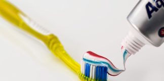 Czy pasty wybielające niszczą zęby?