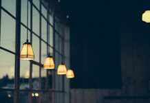 Dlaczego parują szyby w samochodzie od środka?