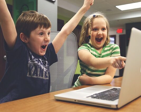 Czym się różni gainer od odżywki białkowej?