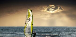 Jak przygotować się do windsurfingu?